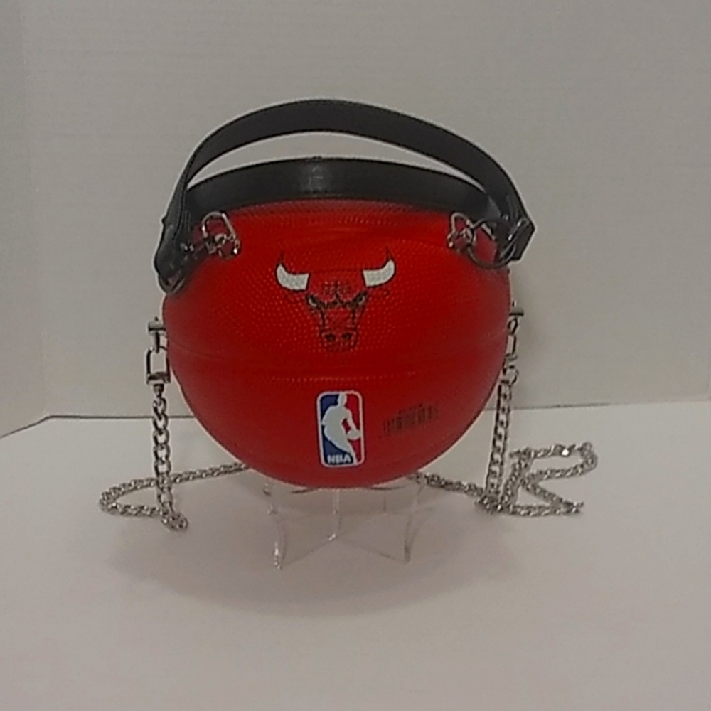 NWT LIMITED EDITION HANDMADE CHICAGO BULLS SMALL BASKETBALL PURSE π - Picture 10 of 17
